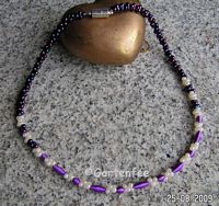 Heidelbeeren - weisse und lila Farfalle mit Metallteilen